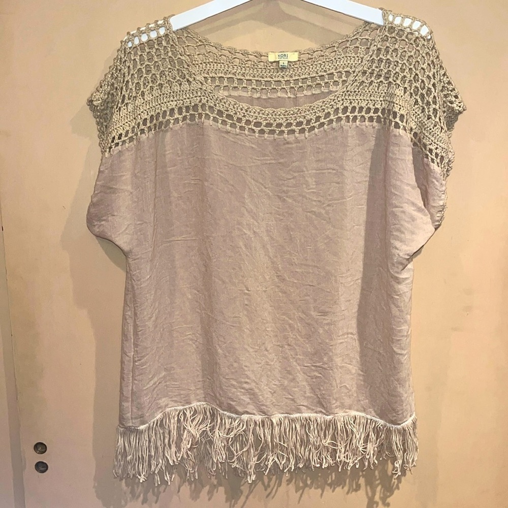 Kori America short sleeve mixed media top size large, cream light weight